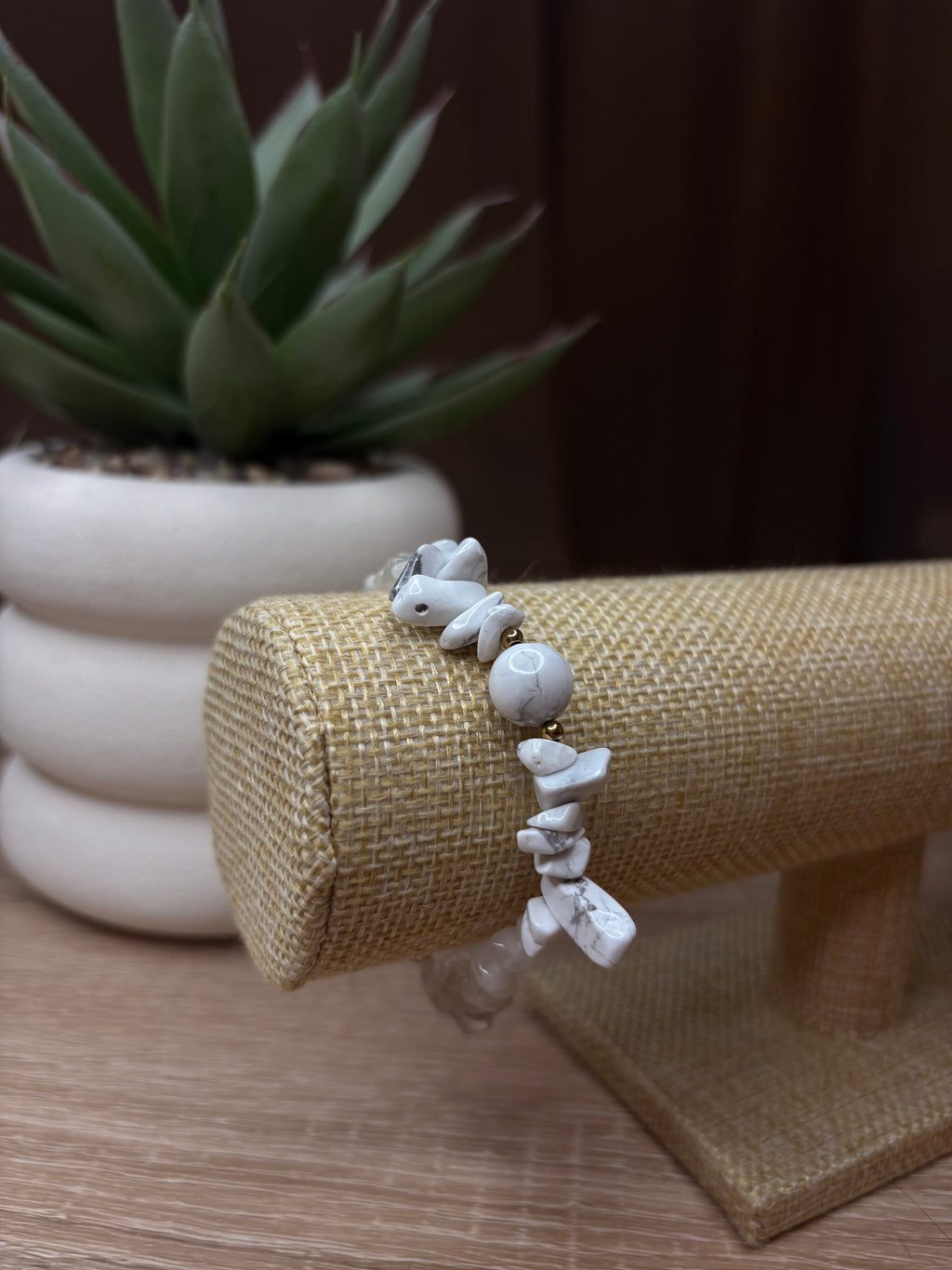 Bracelet Astrée - Cristal de Roche, Pierre de lune beige, Howlite